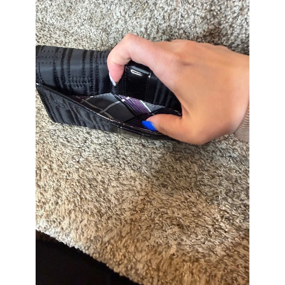 Vera Bradley NWOT black quilted nylon clutch wallet patent leather strap - Picture 6 of 10